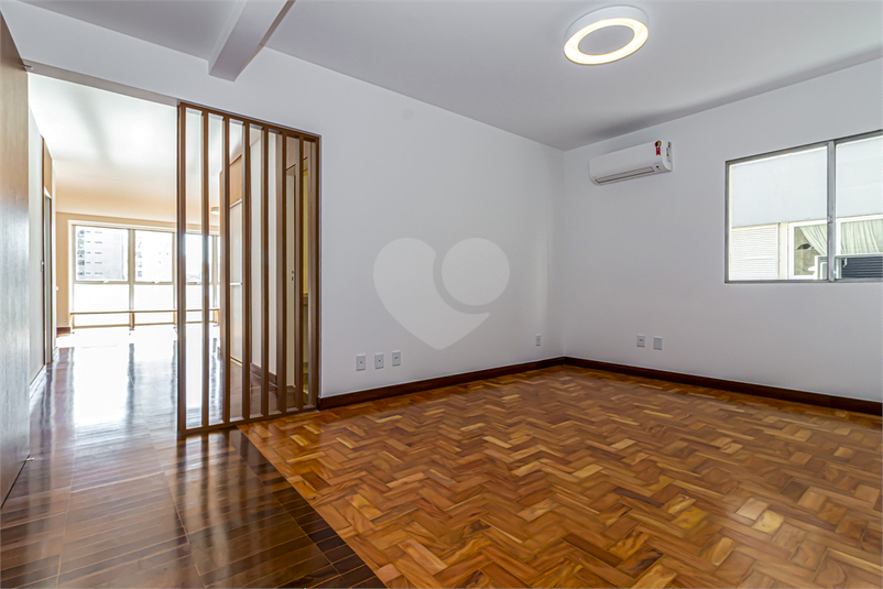 Foto REO550053