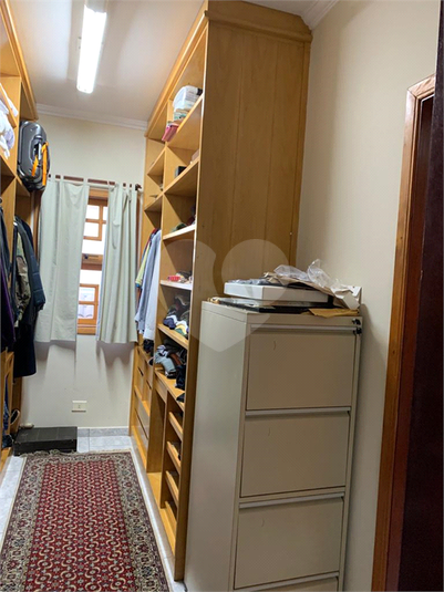 Walk-in closet da suíte máster