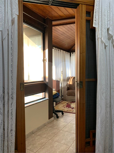 Acesso a escritório/sala íntima da suíte máster