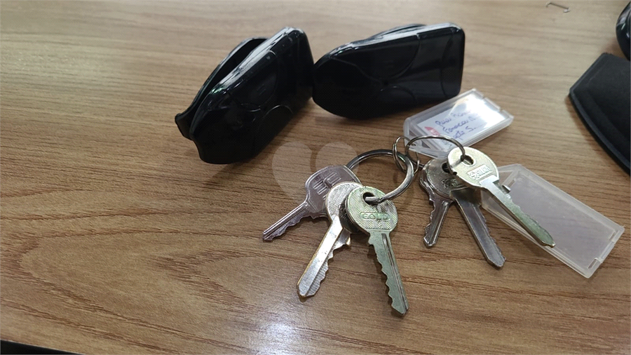 2 CONTROLES E 6 CHAVES