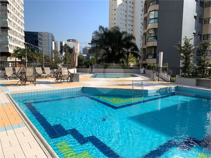 Piscina adulto e criança