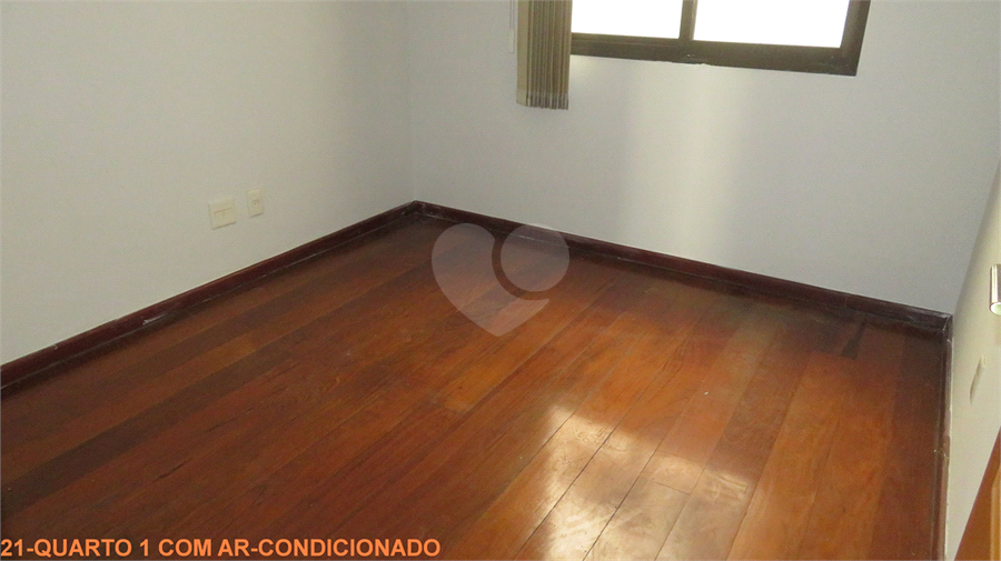 QUARTO 1 COM AR-CONDICIONADO