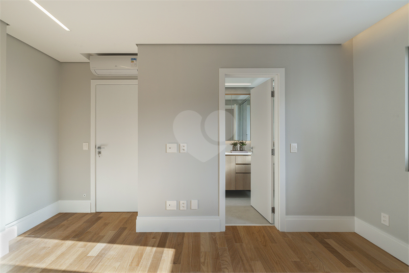 Foto REO616058