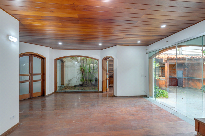 Foto REO620533