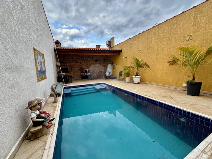 Foto REO641276