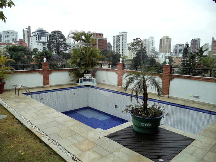 Foto REO646327