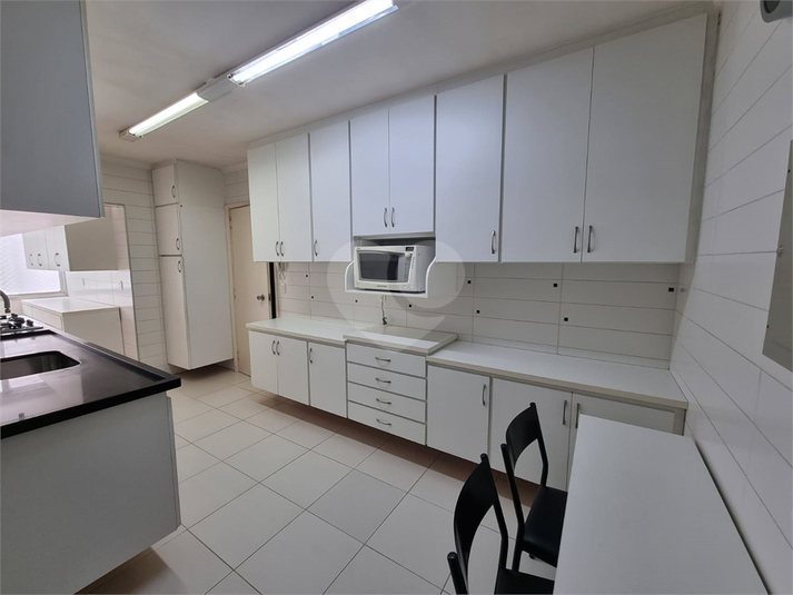 Cozinha com Armários