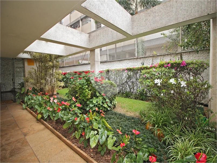 Venda Duplex São Paulo Cerqueira César REO666181 37