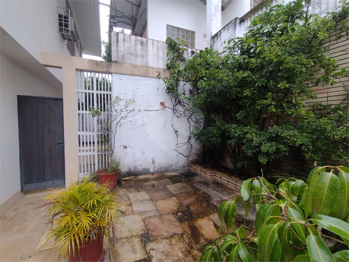 Venda Casa São Paulo Pacaembu REO703101 31