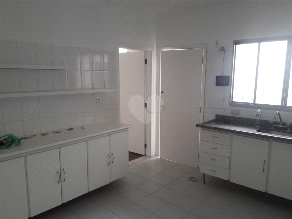 Venda Casa São Paulo Pacaembu REO723703 35