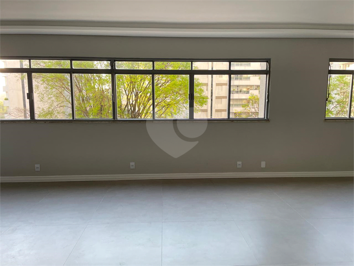 Foto REO731157