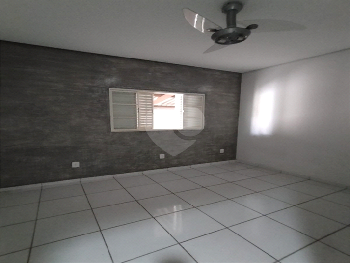 Foto REO740224