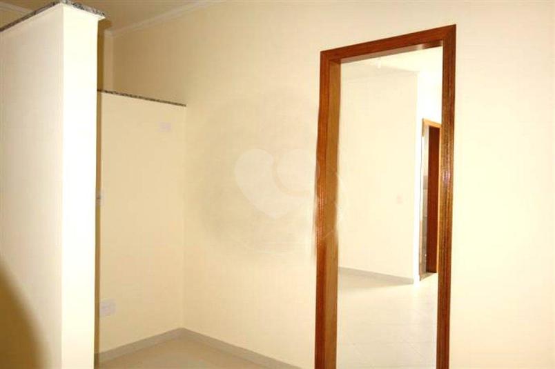 EXCELENTE SOBRADO NOVO, EM FINAL DE ACABAMENTO, COM LIVING PARA 2 AMBIENTES,LAVABO, 2 SUÍTES E 2 VAGAS.POSSUI QUINTAL E CHURRASQUEIRA.