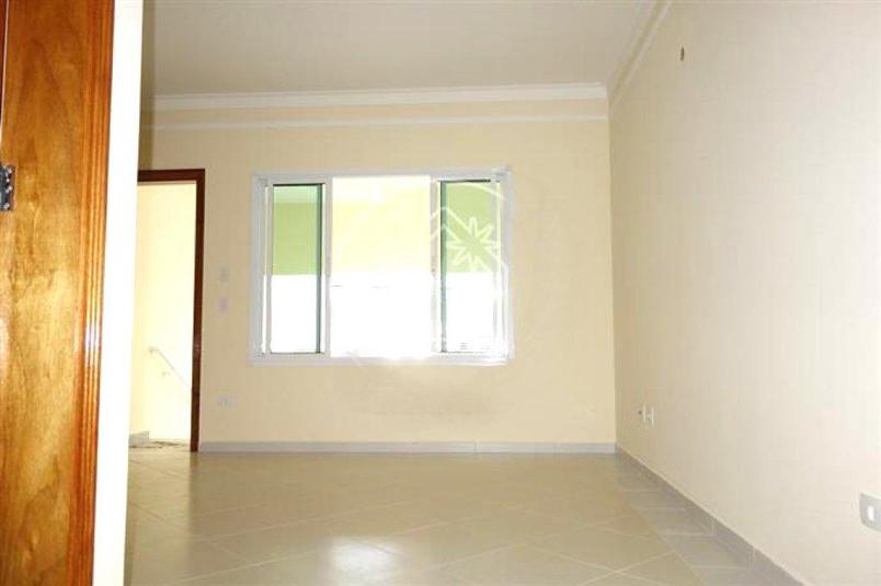 EXCELENTE SOBRADO NOVO, EM FINAL DE ACABAMENTO, COM LIVING PARA 2 AMBIENTES,LAVABO, 2 SUÍTES E 2 VAGAS.POSSUI QUINTAL E CHURRASQUEIRA.