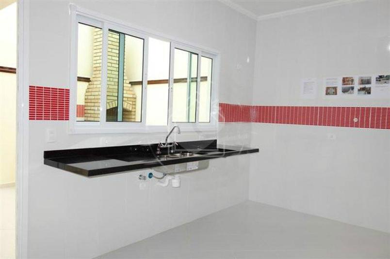 EXCELENTE SOBRADO NOVO, EM FINAL DE ACABAMENTO, COM LIVING PARA 2 AMBIENTES,LAVABO, 2 SUÍTES E 2 VAGAS.POSSUI QUINTAL E CHURRASQUEIRA.