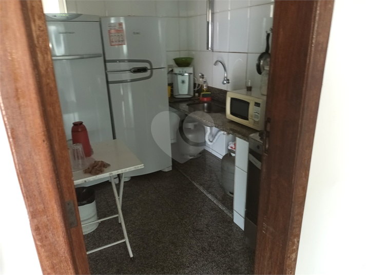 Cozinha do salão de festas.