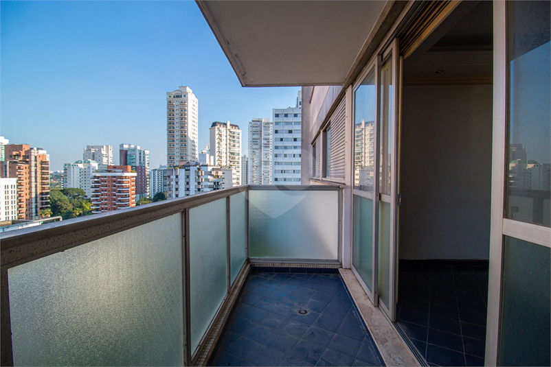 Foto REO808046