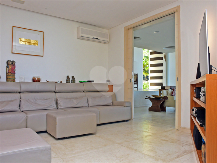 Foto REO820886