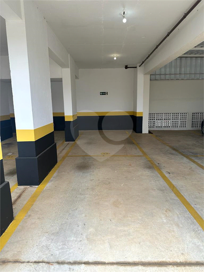  2 vagas de garagem cobertas