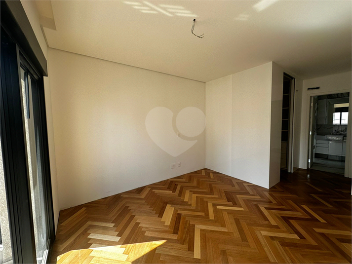 Foto REO943179