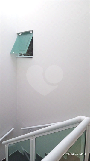 acesso do 1º piso ao piso inferior e vice-versa