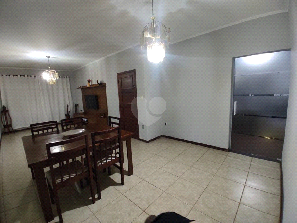 Venda Casa Araras Vila Queiroz REO960069 24