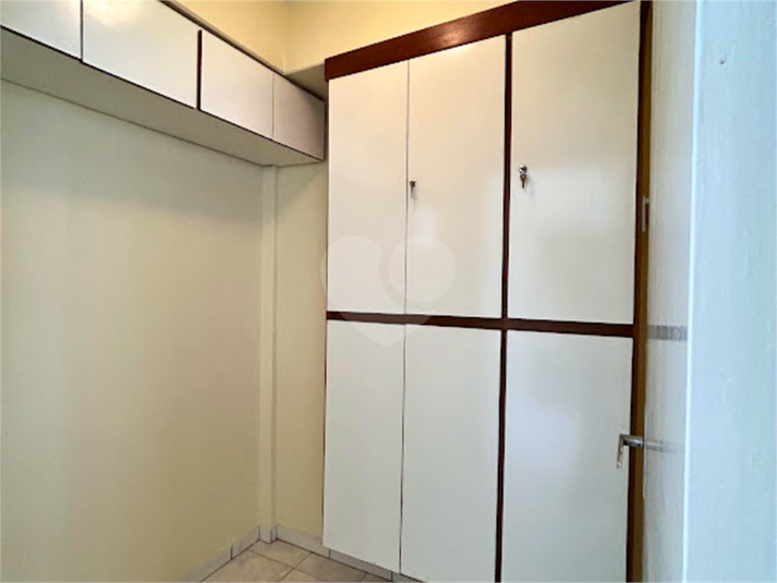 Armário na despensa 