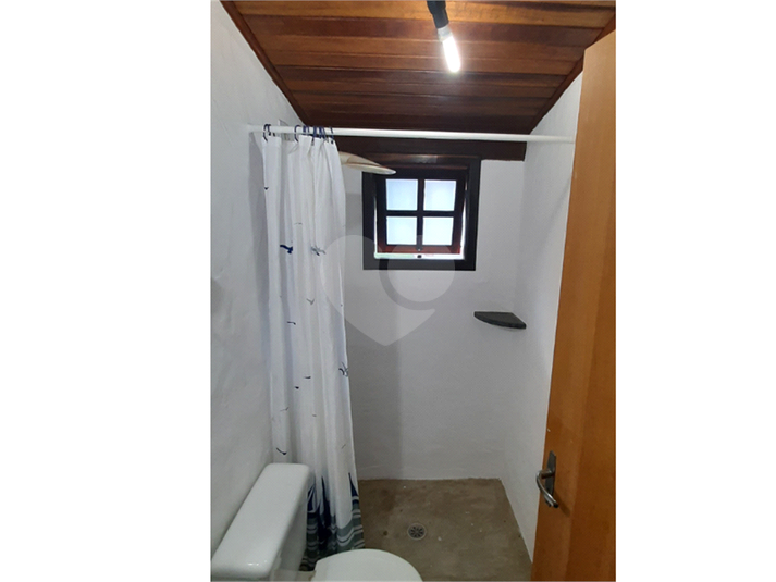 Banheiro da área de lazer e edícula.