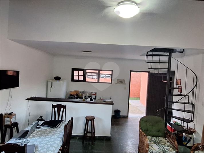 Salas estar, jantar e cozinha americana