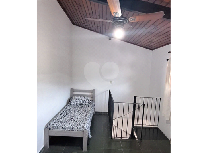 Dormitório 3 e acesso escada.