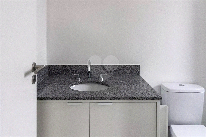 Pia e armários banheiro suíte