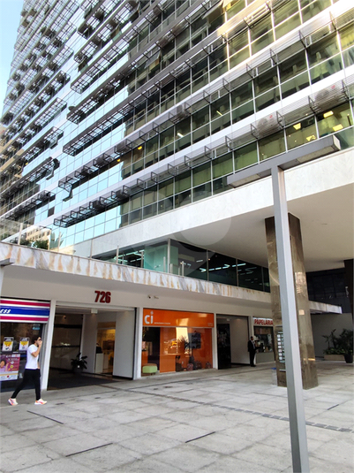 EDIFICIO COMERCIAL QUINTA AVENIDA