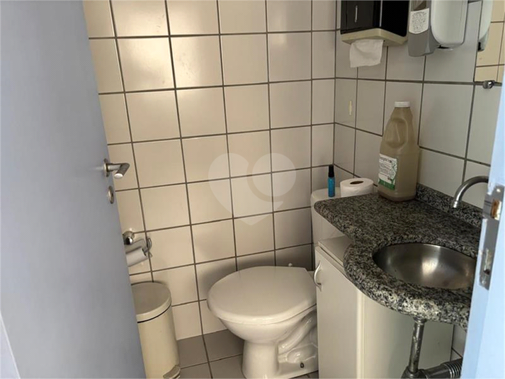 MANHATTAN OFFICE CENTER