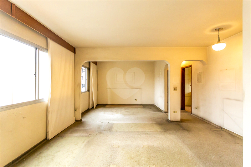 ADRIANA MARGARIDA PRESTES MAIA FERNANDES