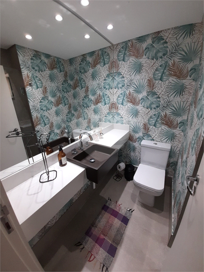 Santana's Contemporary Free Home