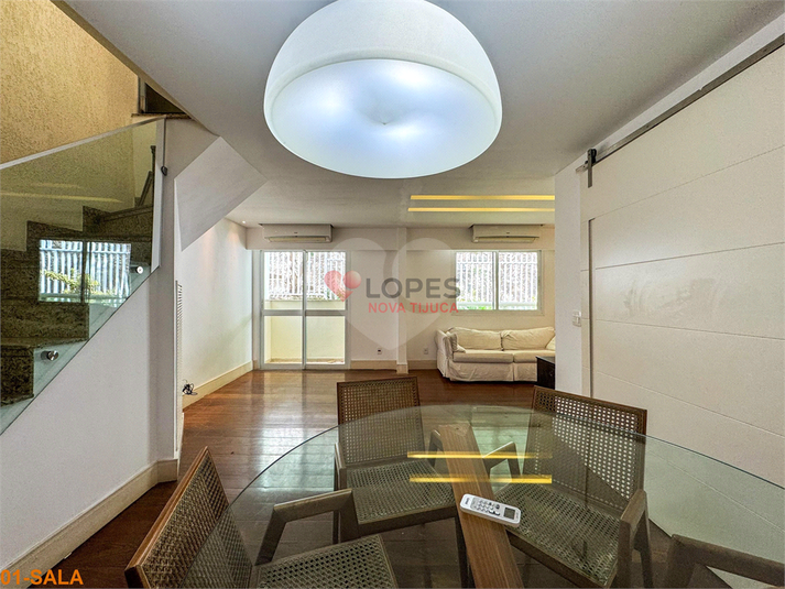 Edifício Chateau Sur Lac