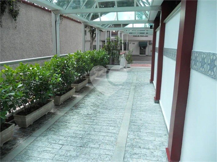 Condomínio Office Building