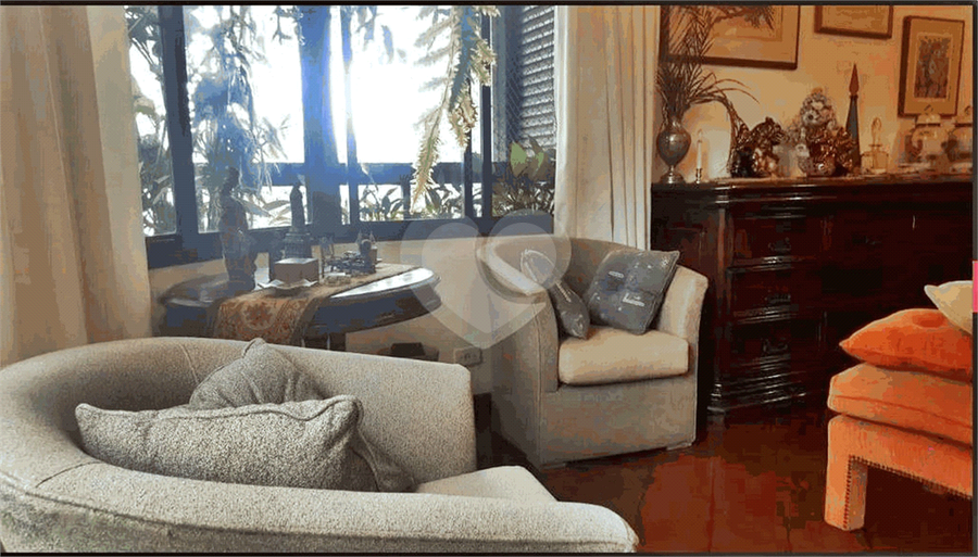 FOUR SEASONS BUILDING