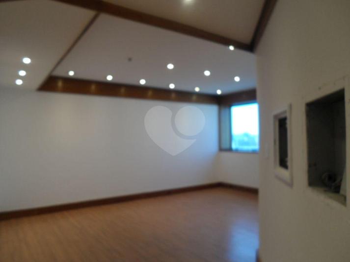 Centro Empresarial Vari