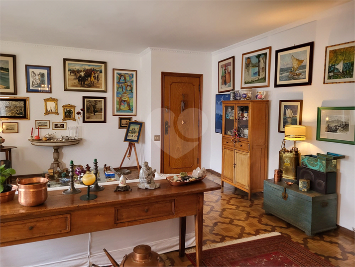 MAISON ADRIANA