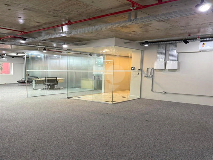 FIRST CLASS OFFICES