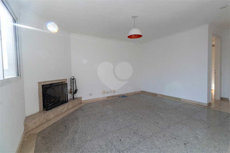 MANSÃO DE PINHEIROS