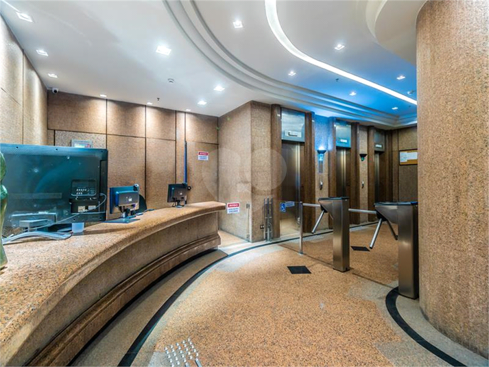 Edifício Crystal Tower