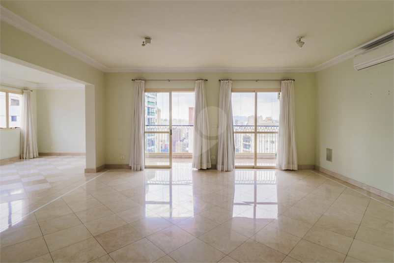 MAISON ROYALE