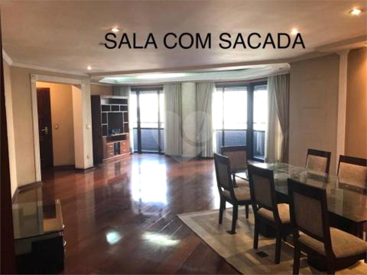 Thaís