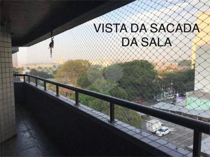 Thaís