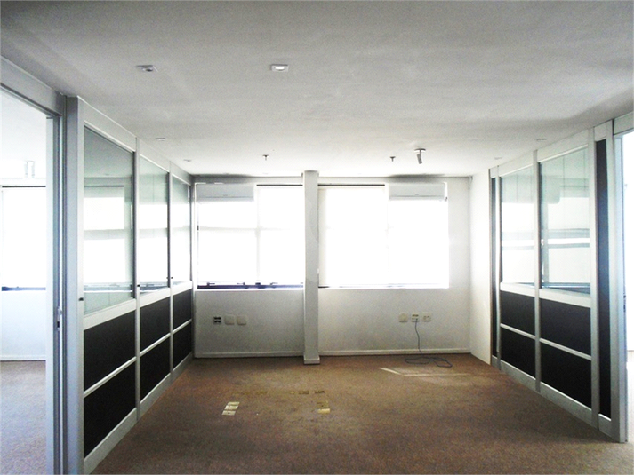 EDIFICIO OFFICE BUILDING