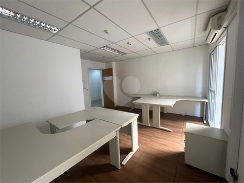 Esfera Office & Corporate