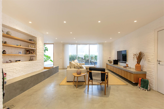 RUA COMANDANTE ISMAEL GUILHERME,382