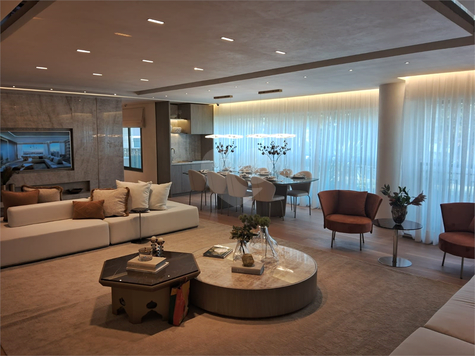 Condominio  The Palace Royal